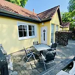 Hanni, wenige Minuten zum Strand