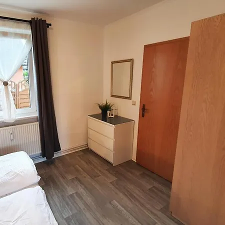 Hanni, Wenige Minuten Zum Apartment