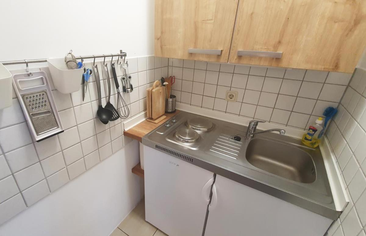 Hanni, Wenige Minuten Zum Apartment Rostock