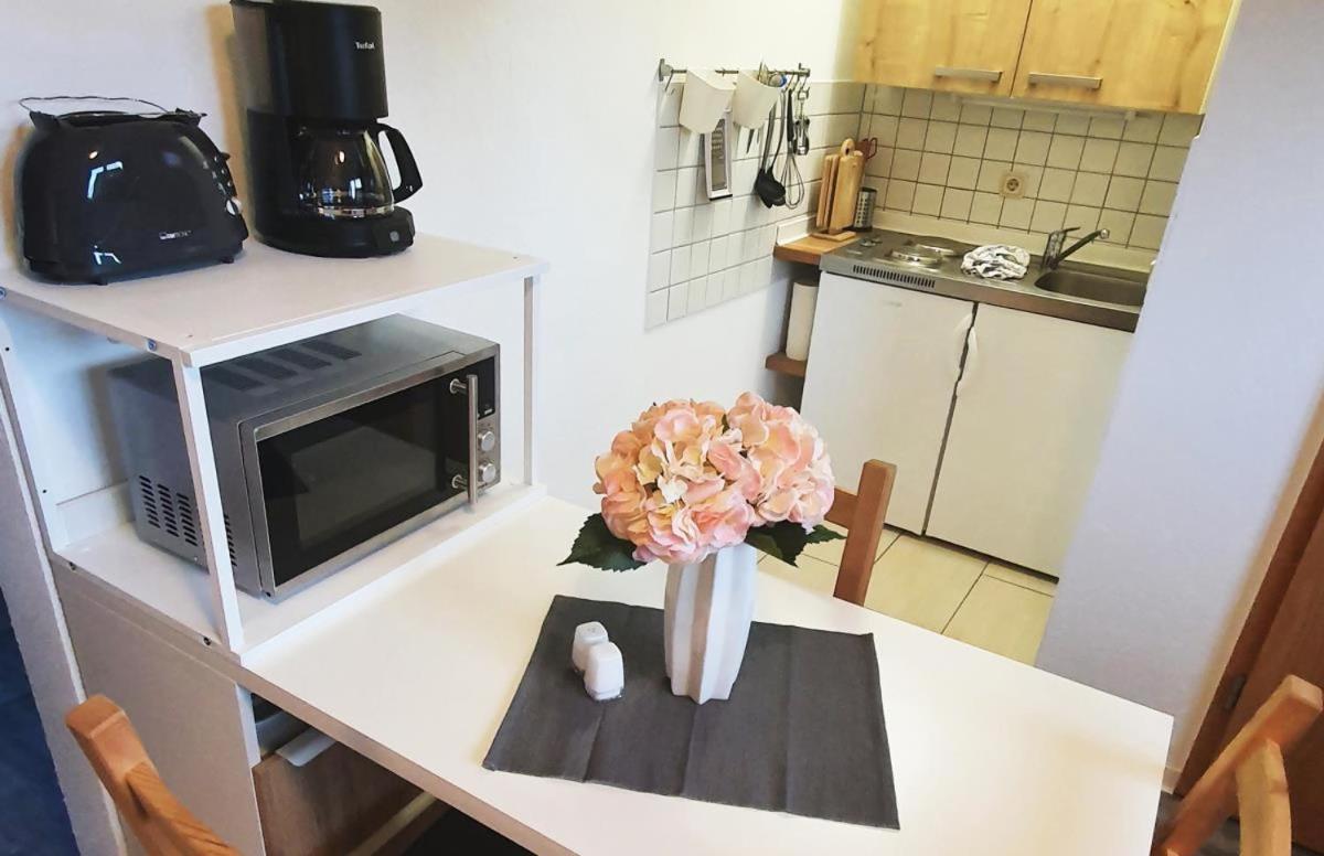 Hanni, Wenige Minuten Zum Apartment