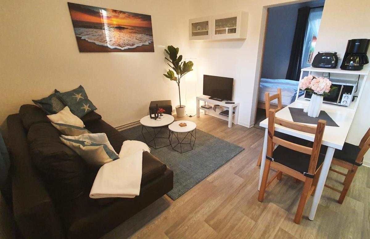 Hanni, Wenige Minuten Zum Apartment Rostock